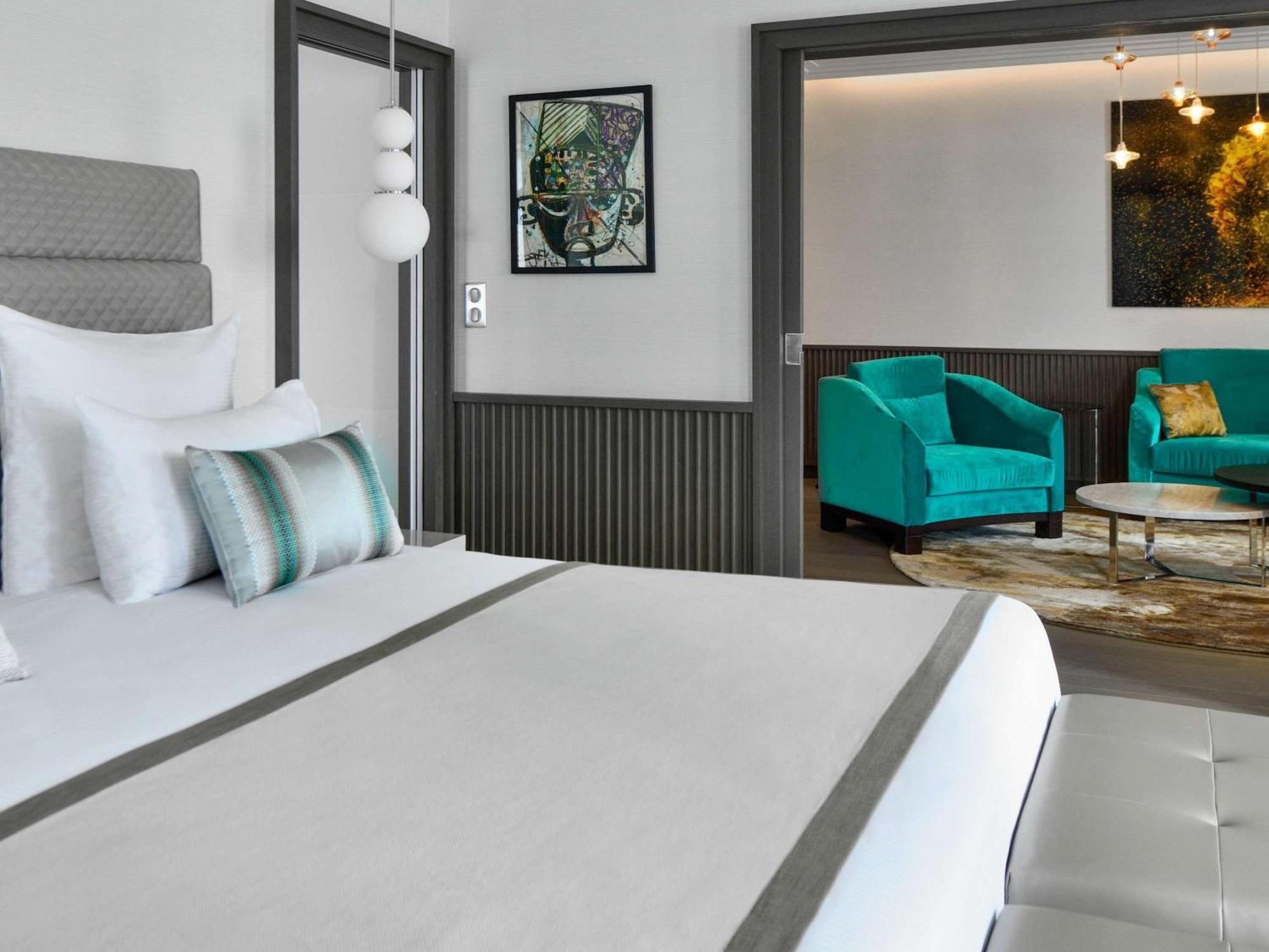 Moevenpick Hotel Abidjan Esterno foto